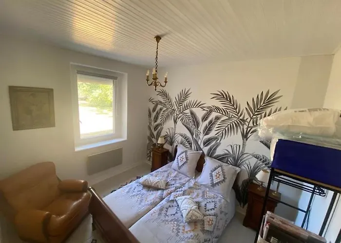 Charmant Logement Avec 2 Veranda
