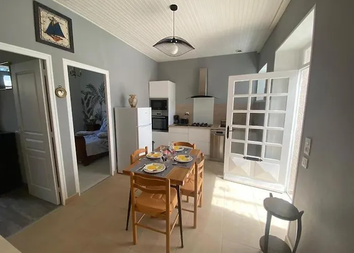 Charmant Logement Avec 2 Veranda